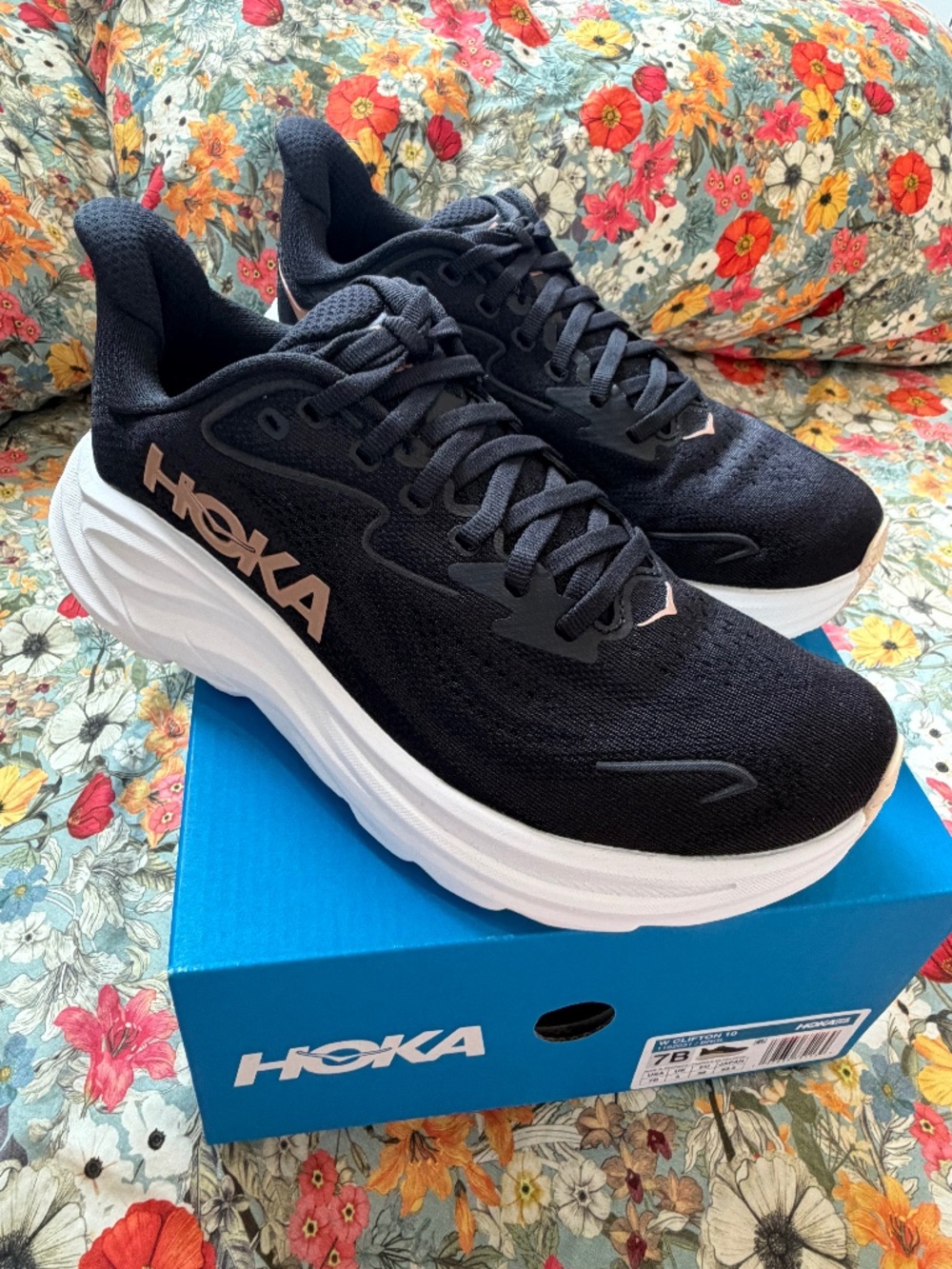 BRAND NEW! Hoka Clifton 10 Women’s Size 7 Black Rose Gold Running Shoes
